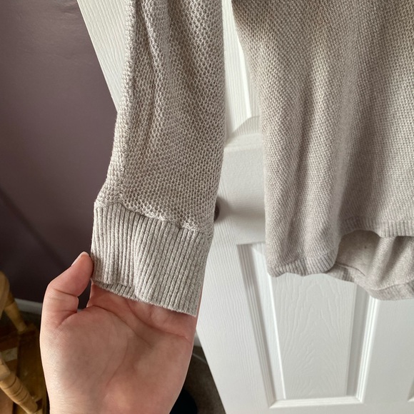 Express a Sweater size M - Picture 2 of 5